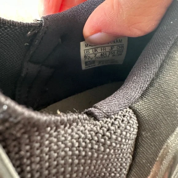 Adidas ultraboost women’s 8.5 (black/black) - excellent condition! - Picture 6 of 7